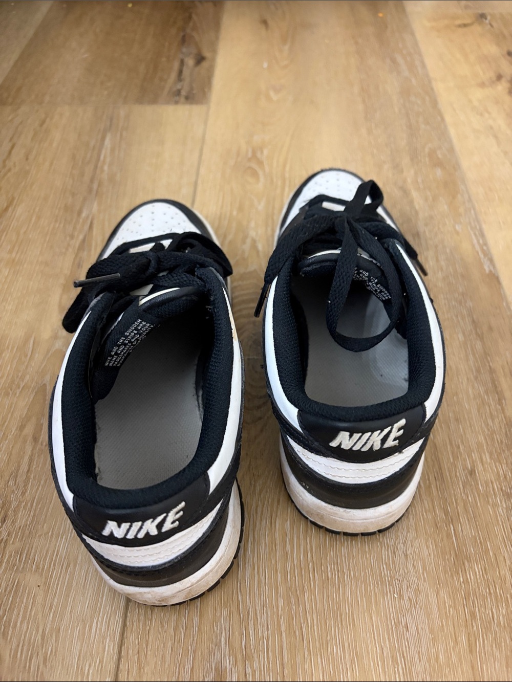 Nike Women's Black and White Low-Top Sneakers - Picture 4 of 6